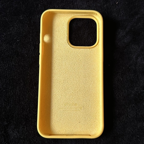 iPhone 14 yellow apple case - Picture 2 of 3